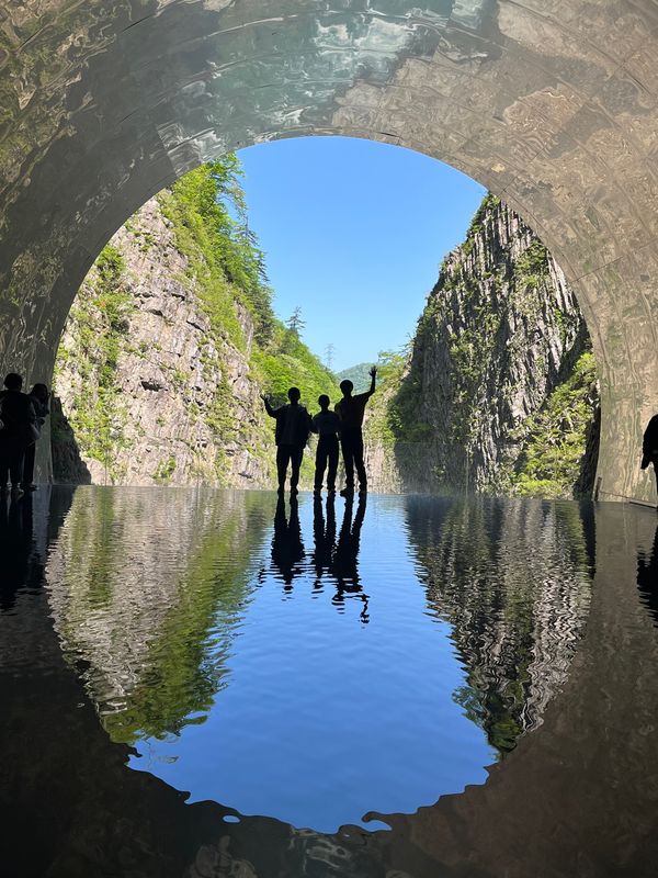 日本・長野県「新潟〜富山〜長野の旅」の写真：清津峡渓谷トンネルからのかにや横丁@新潟