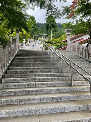 大山阿夫利神社⛩
下調べなしにきたら、
ケーブルカーまでの道のりが結構きつ...