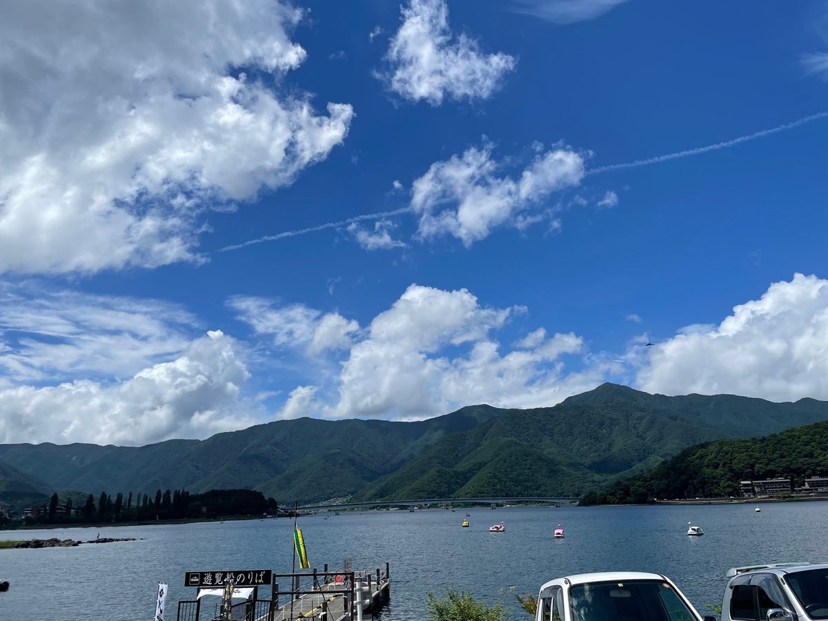 ひまわり畑🌻
ちょっと早かったので、まだ低めのひまわり🌻
桃食べに🍑🍑
ぷ...