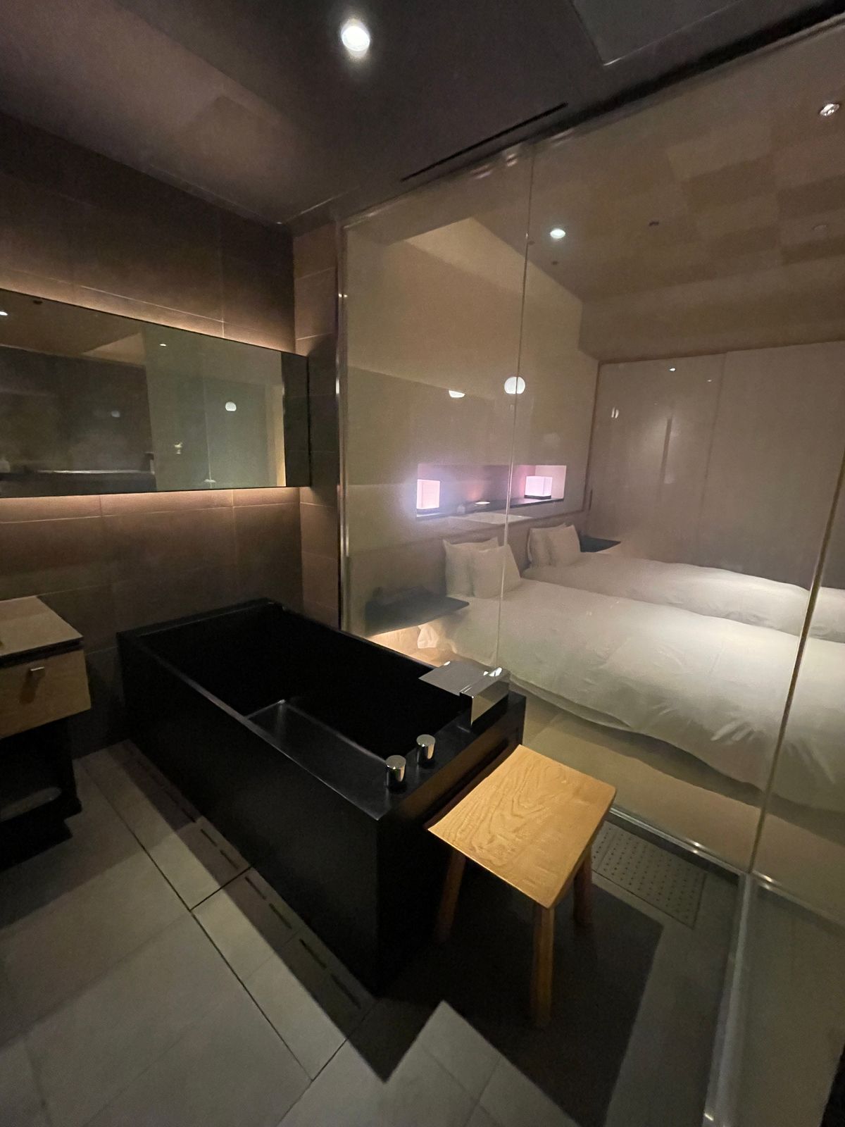 素敵なホテル
階ごとに宿泊者しかいないから、のんびり。
おもてなしのお茶を...