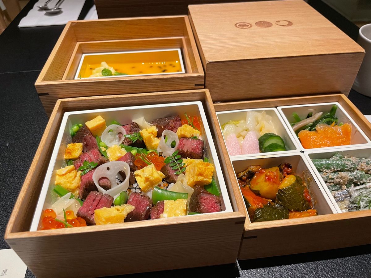 お部屋でご飯
夜ごはんはチラシ寿司
朝は洋と和えらべて
私は洋食🍽
フロン...