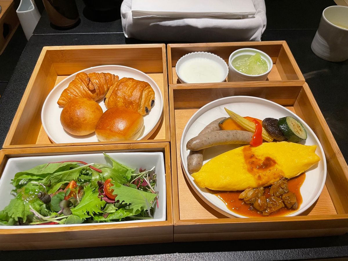 お部屋でご飯
夜ごはんはチラシ寿司
朝は洋と和えらべて
私は洋食🍽
フロン...