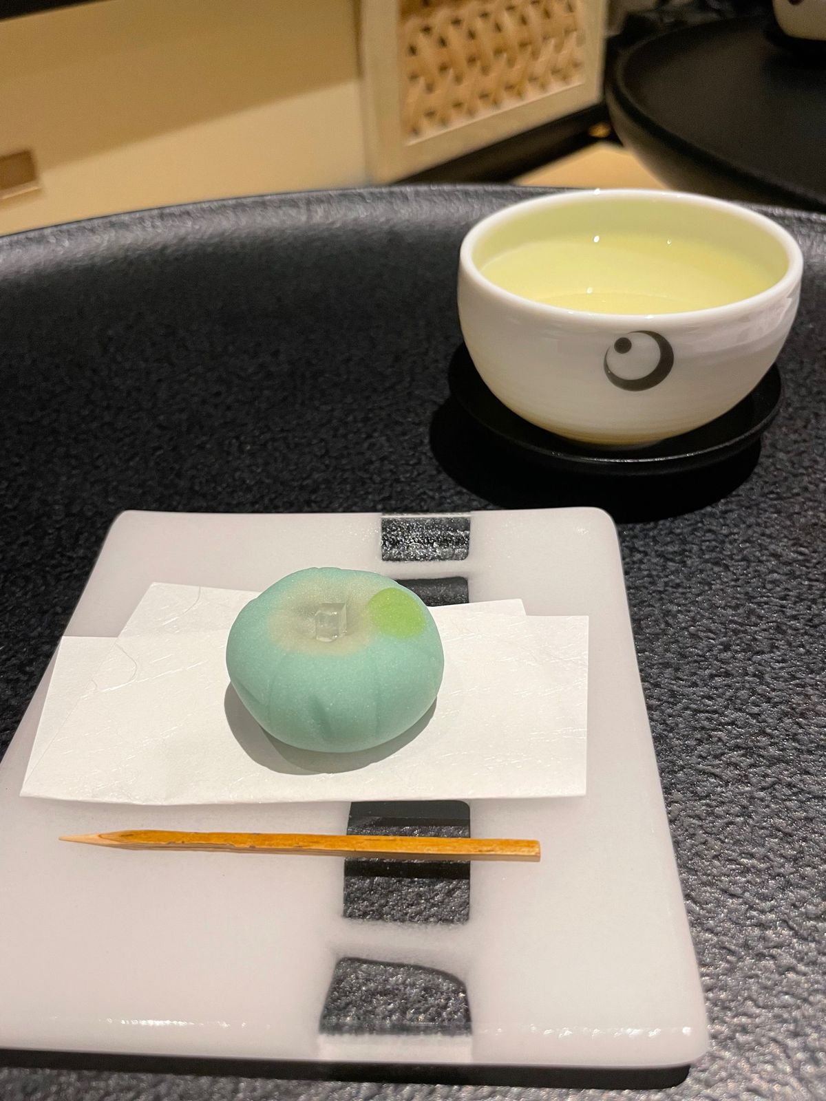 素敵なホテル
階ごとに宿泊者しかいないから、のんびり。
おもてなしのお茶を...