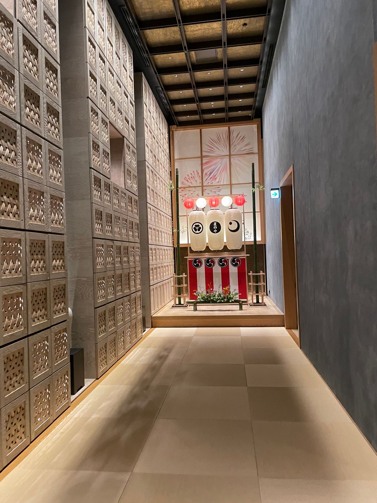 素敵なホテル
階ごとに宿泊者しかいないから、のんびり。
おもてなしのお茶を...