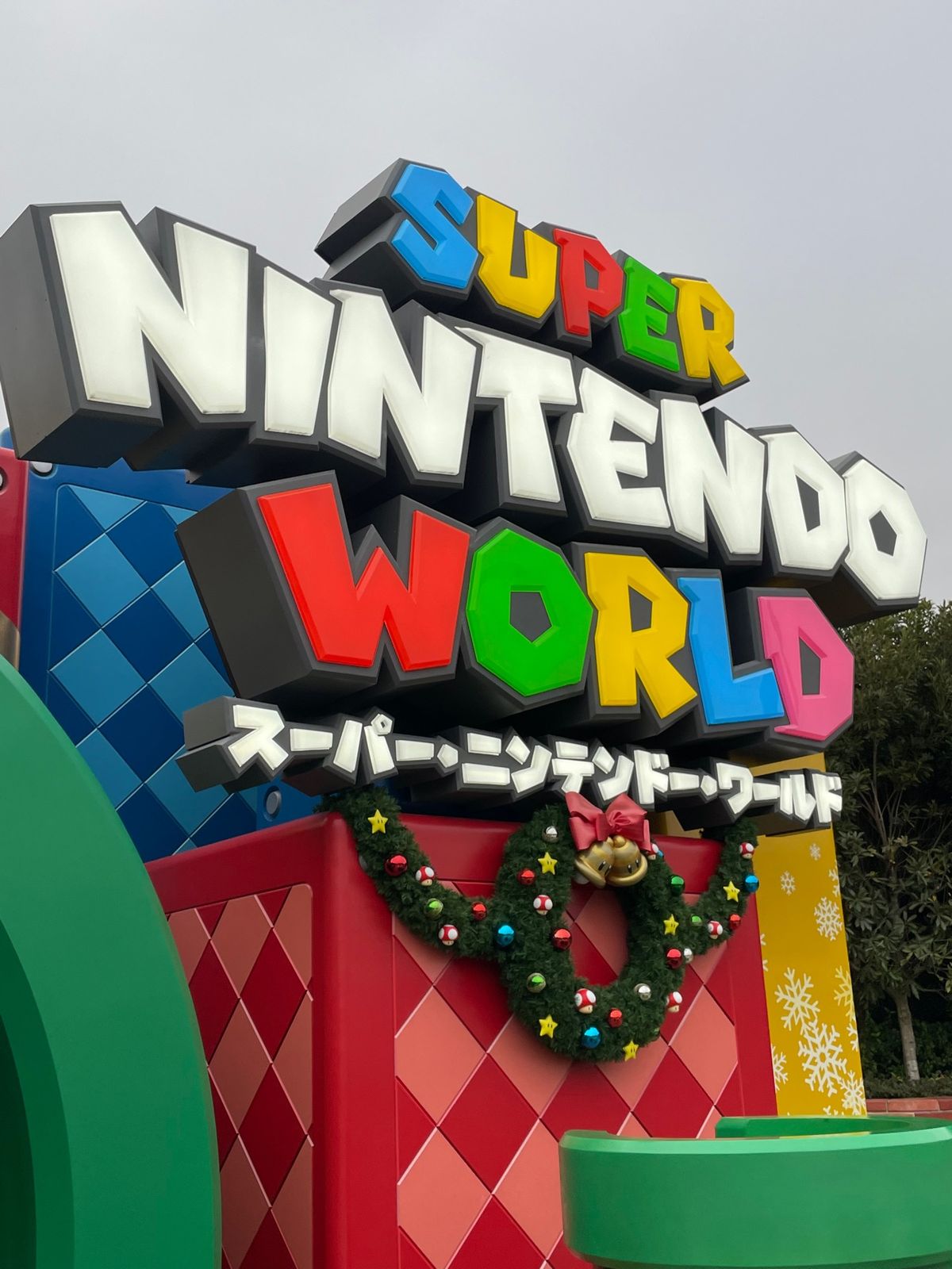 ユニバ２日目天気イマイチ
マリオカフェの並びが1番きつかった。
モンハンも...