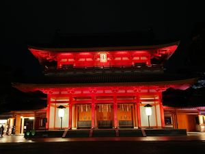 夜から京都に移動して
平安神宮でヨルモウデ🌙
雨も上がってきれいでした。