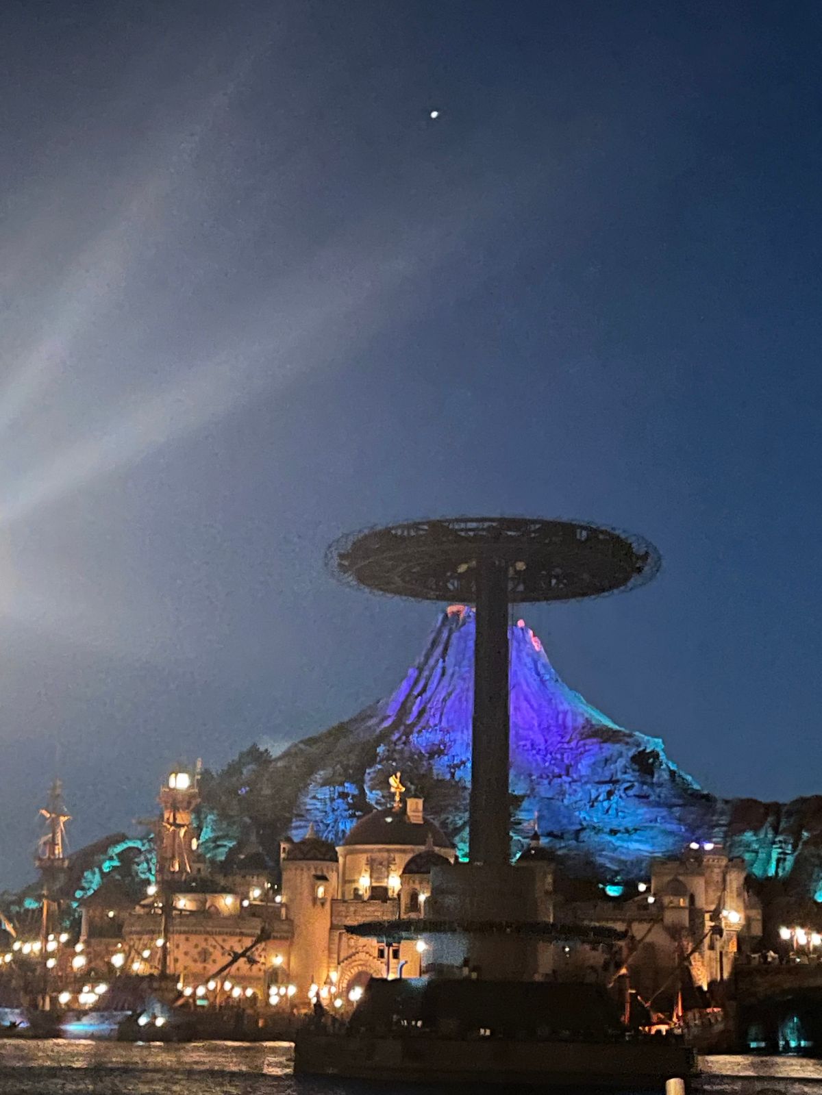 はじめて、プレミアムアクセス発動したソアリン。
夜のショーは強風で中止。。...