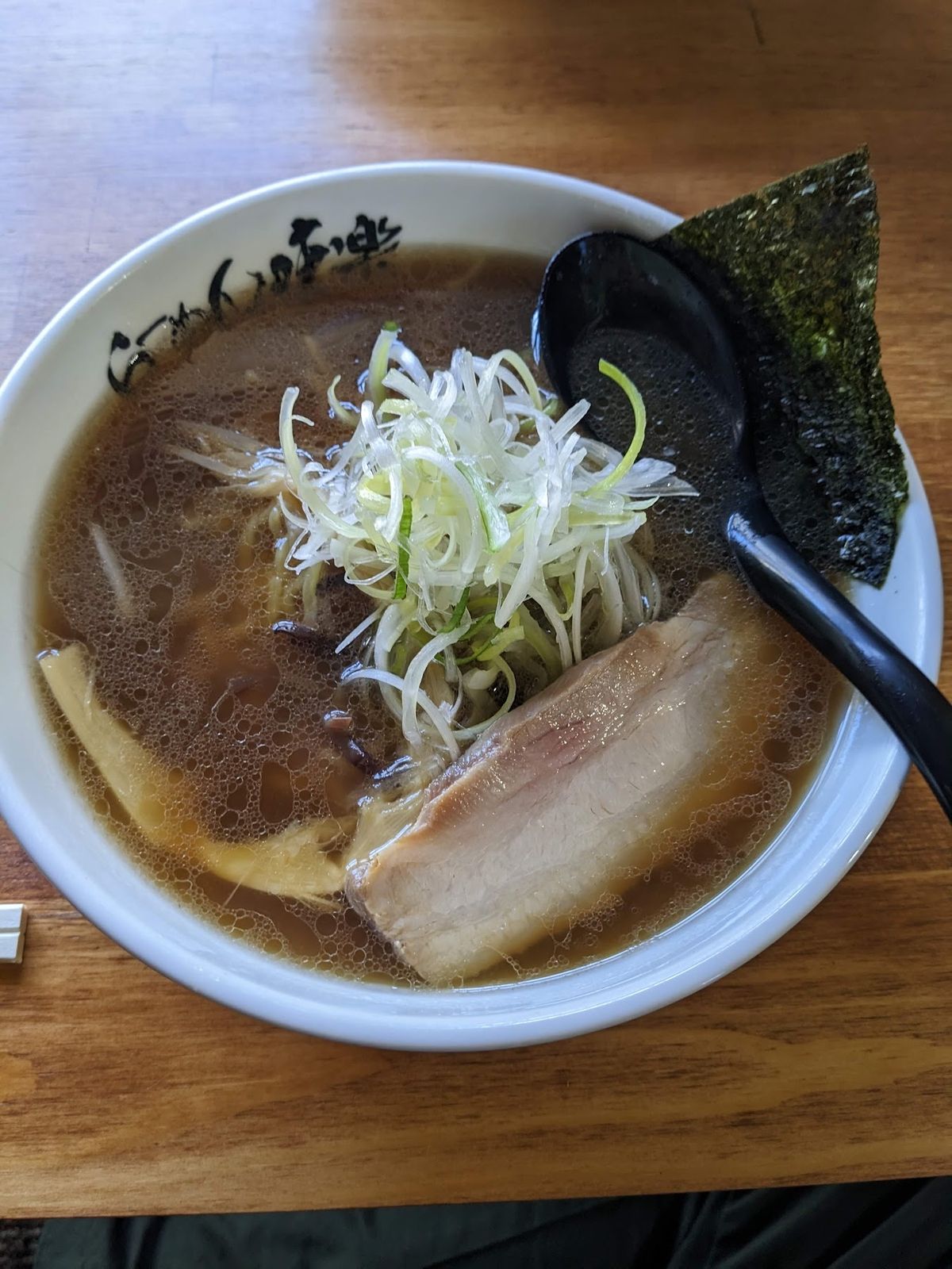 味楽。
焼きしょうゆラーメン。
これ、めちゃくちゃ美味いです。絶対食べたほ...
