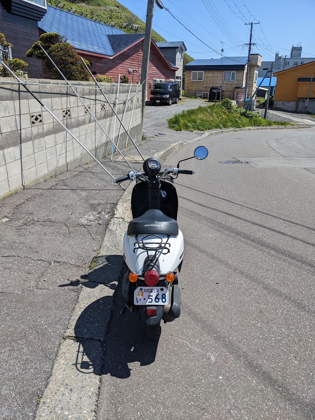 原付を借りる。
乗り場を出てレンタカー屋さんが並んでいる場所の一番右。
初...