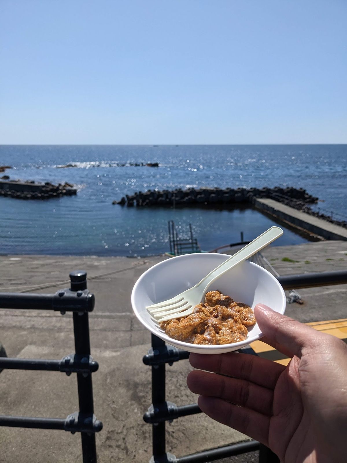 神居海岸パーク。
今はまだウニ漁が開始されていないのでとの店でもウニは食べ...