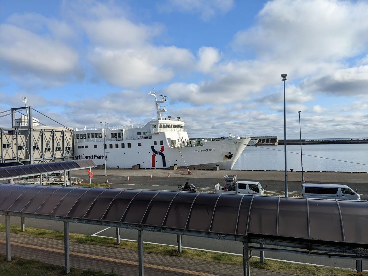 今日は稚内から利尻島へ。
40分前には購入を済ませ待機しているよう書かれて...