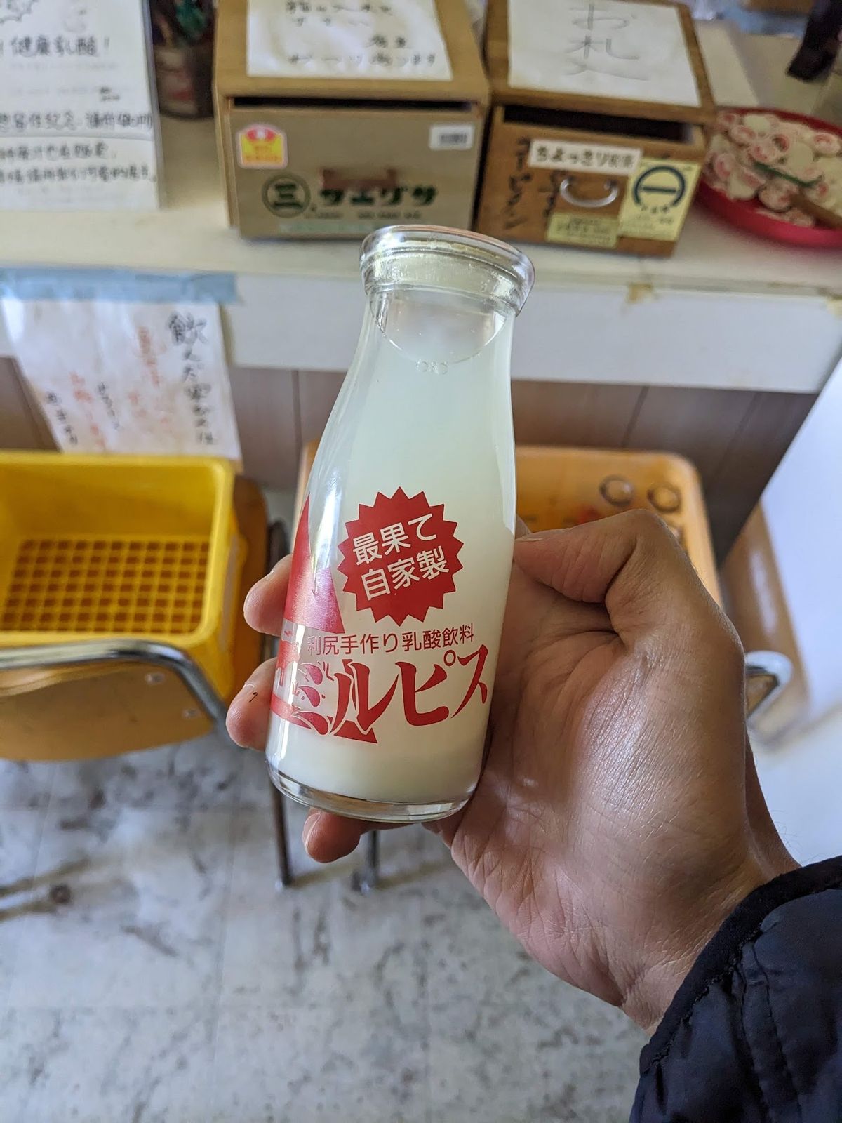 ミルピス。
店には誰も居ない。
お金を入れて取っていく無人販売スタイル。
...