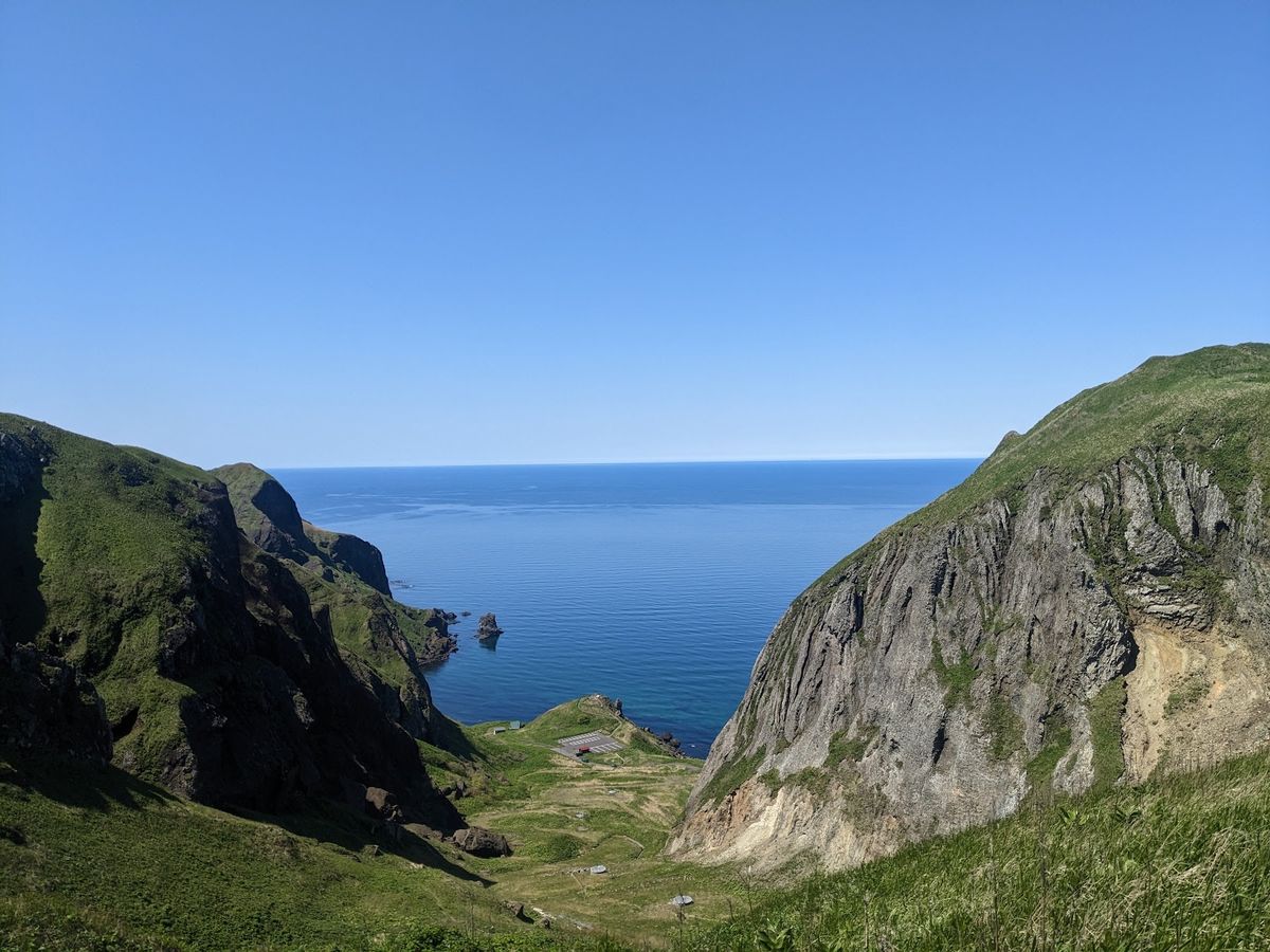 桃岩に到着。
誰とも会わず、着いても誰も居らず。
ここは山とは言えないが、...