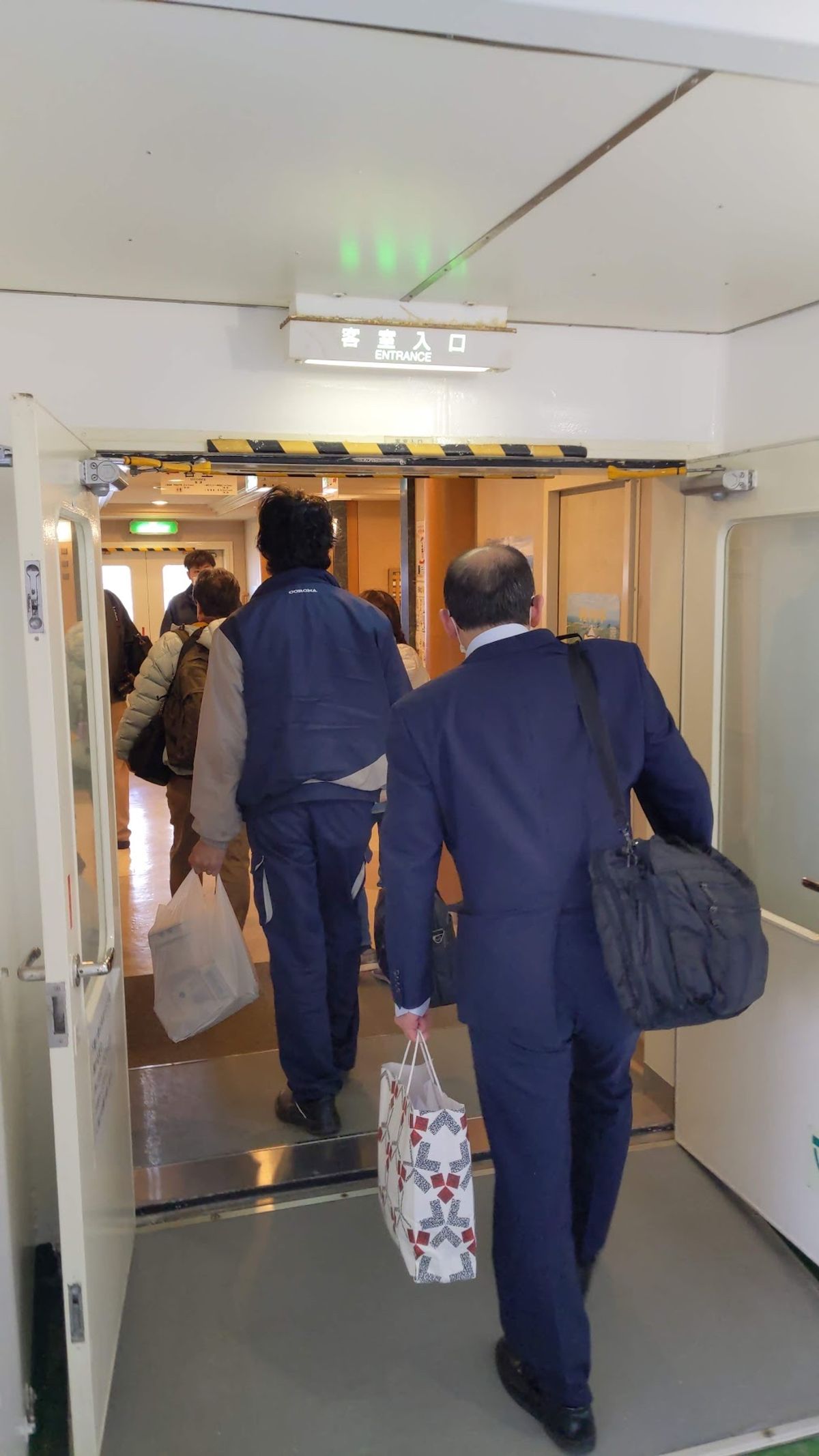 今日は稚内から利尻島へ。
40分前には購入を済ませ待機しているよう書かれて...