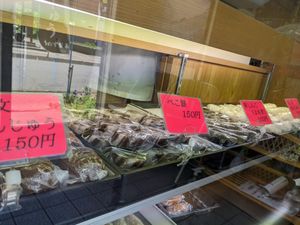 礼文島にある和菓子屋さん、うのず製菓。
無添加の礼文まんじゅうが食べられる...