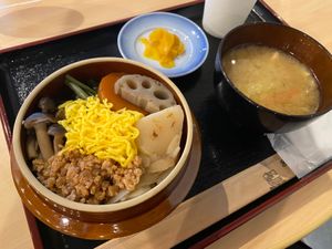 朝は釜飯
量は多くないので入っちゃうね！