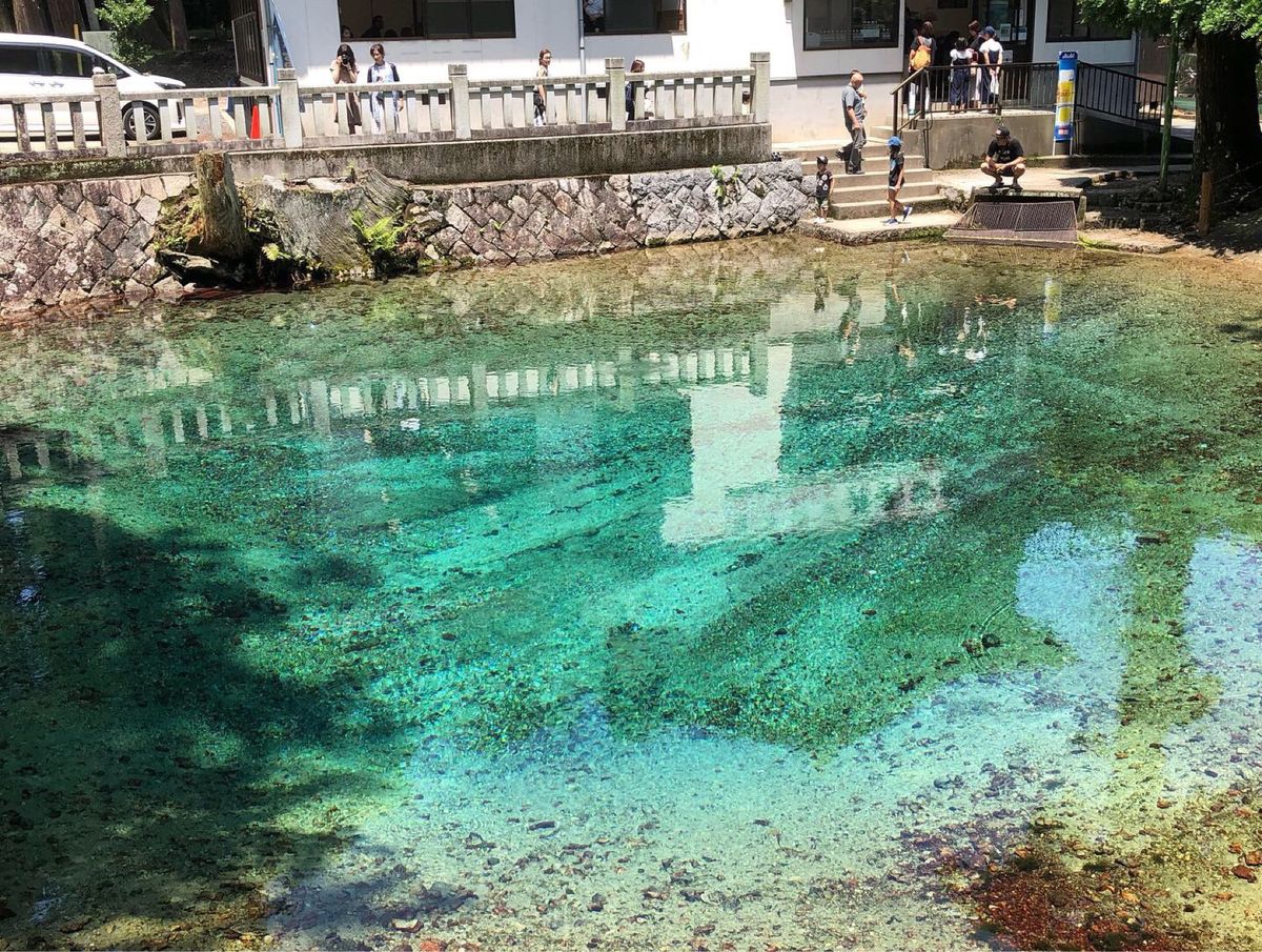 弁財天様と
別府弁天池と
秋芳白糸の滝。