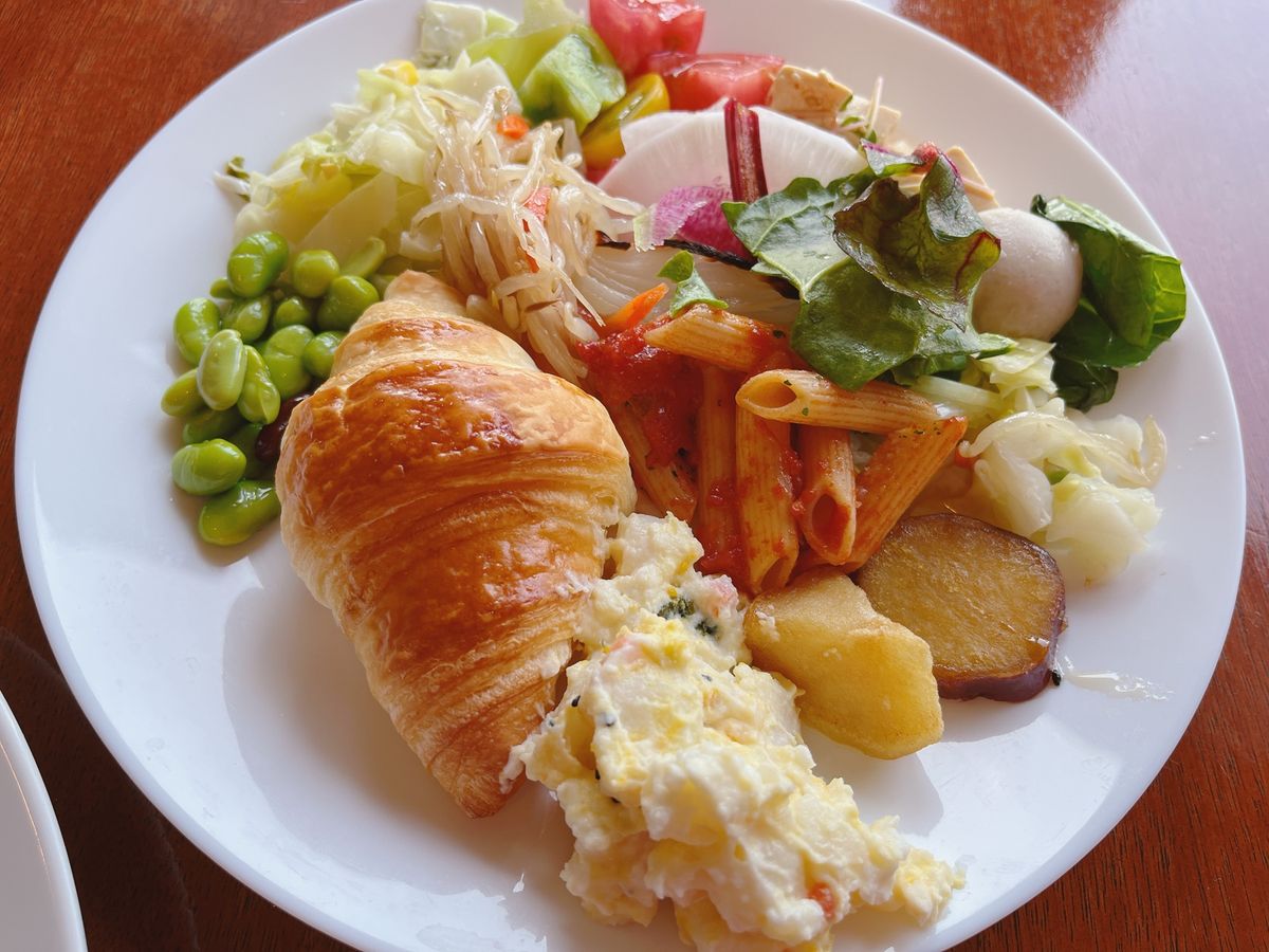 一番搾りハンバーグステーキ
淡路島玉ねぎのグリル添え
本日の丘の上のランチ...