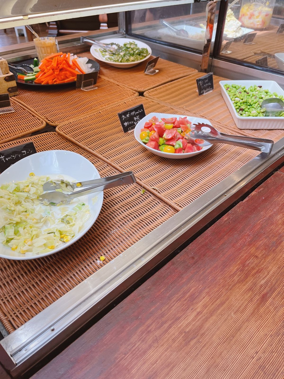 良い感じで酔ってる間に、丘の上のレストランでお昼ご飯をいただきます。