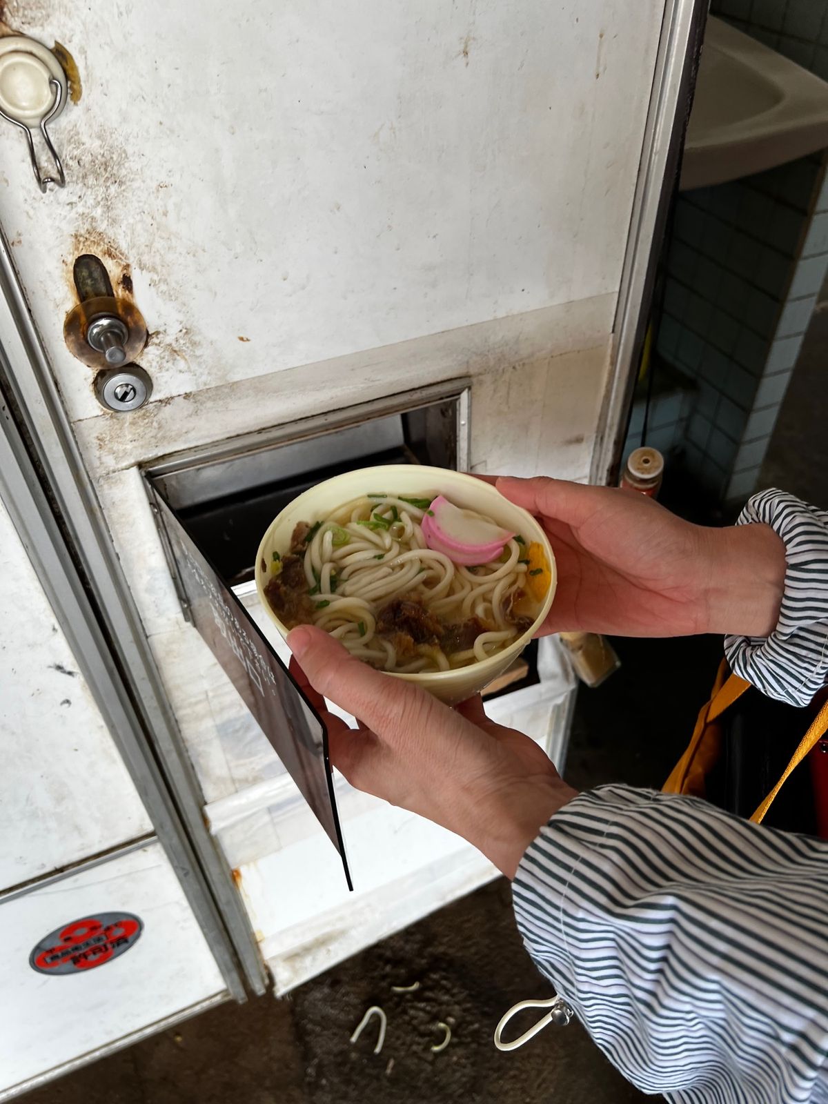 益田市
NHKドキュメント72時間で放送された

うどん自販機　オアシス
...