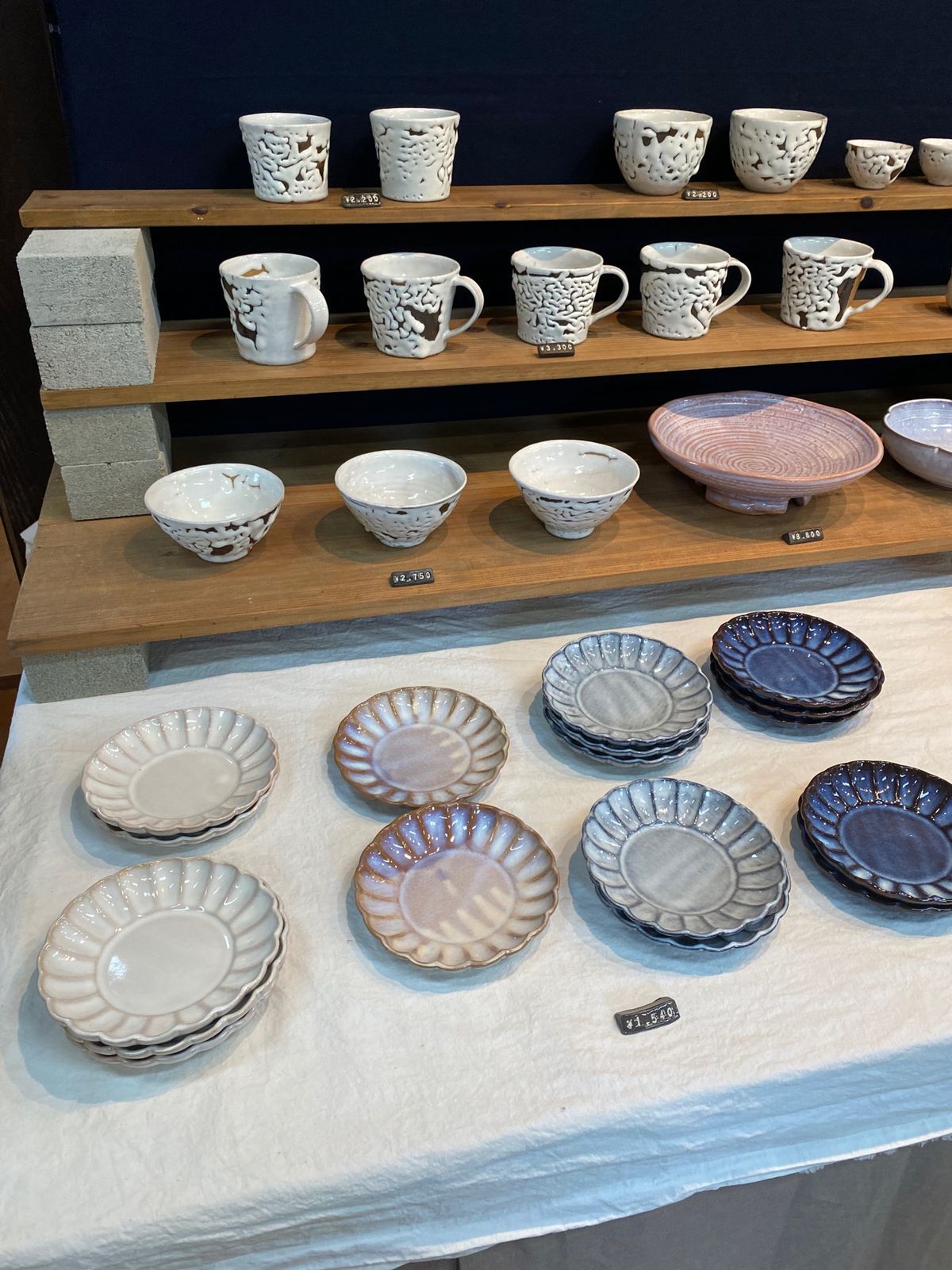 萩市内から益田への経路沿いにあり、
萩焼まつり開催中ときたら
寄らないわけ...