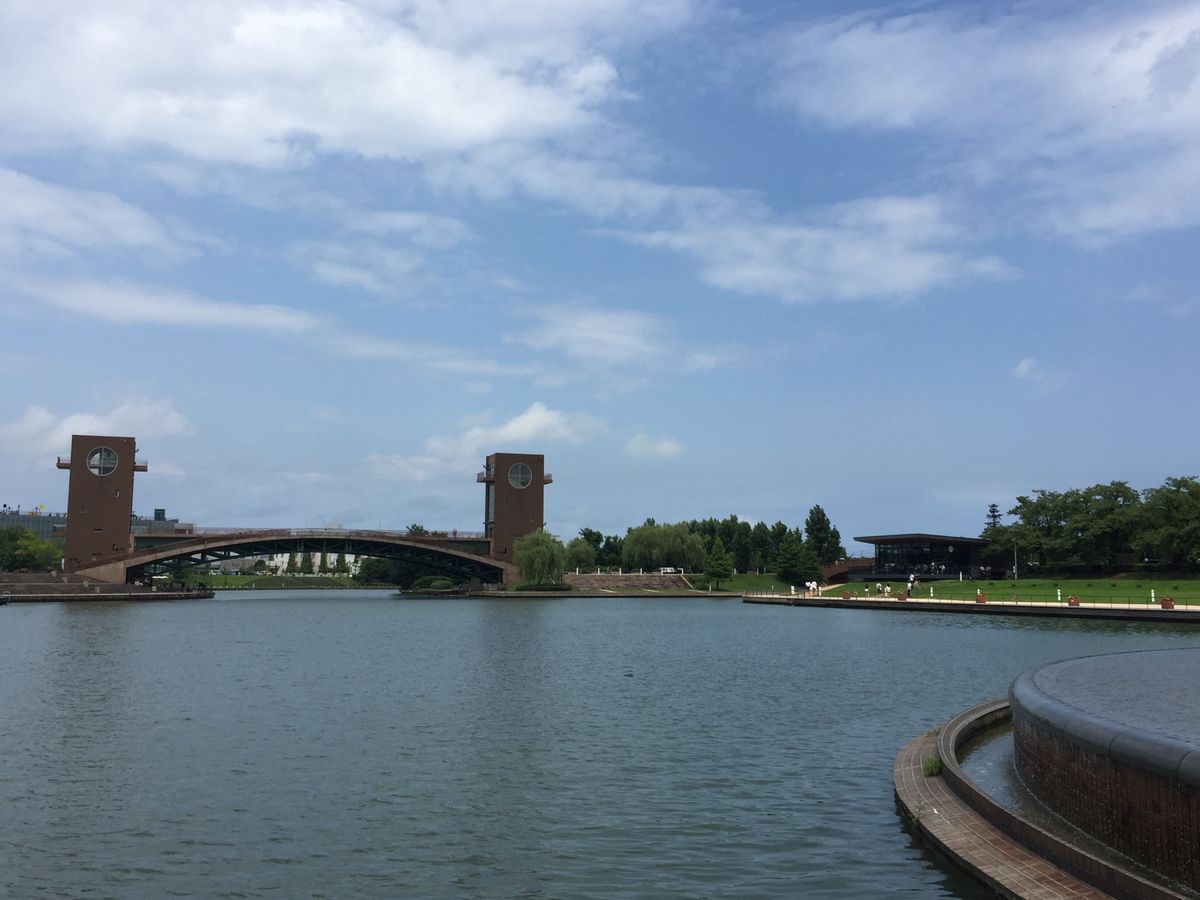 駐車場はなかなか空かないので隣の公園駐車場使用する事をオススメします。