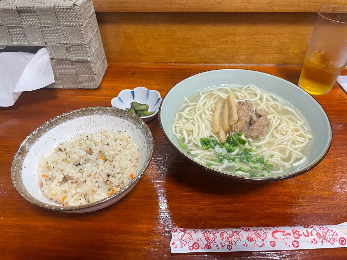 八重山そばとマリヤシェイク