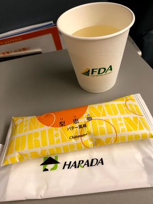 まずは名古屋空港(小牧)から福岡へ
FDAは短時間フライトですが機内おやつ...