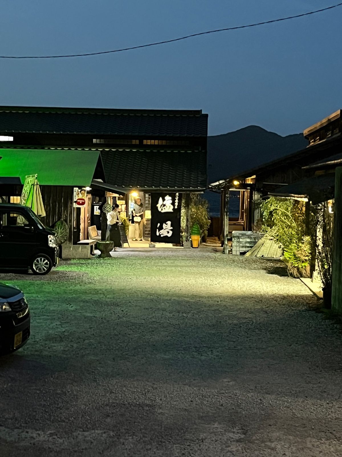 湯布院(カレーうどん)
別府(写真無いけど砂湯♨)
佐伯(塩湯にて海鮮丼)