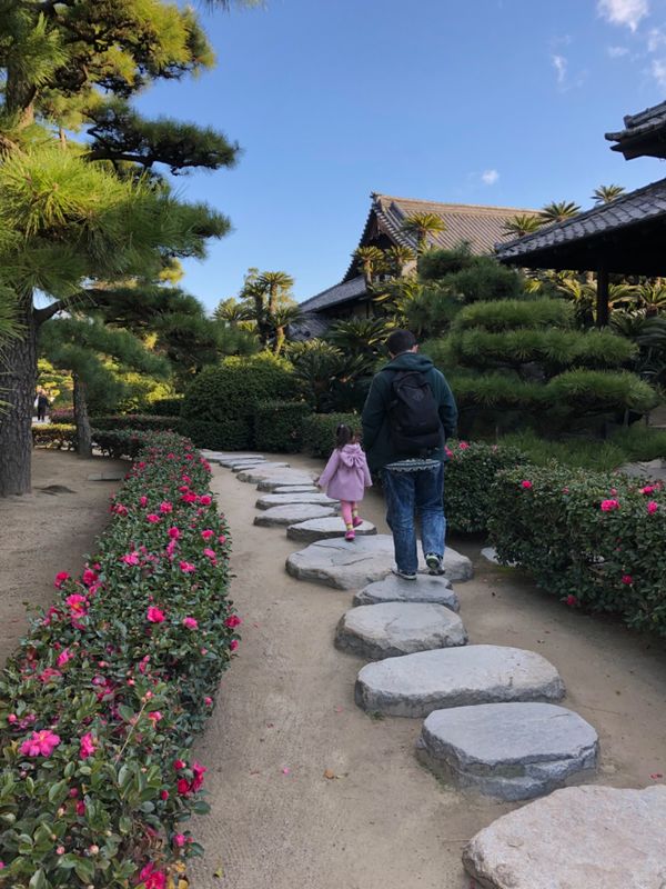 日本「家族旅行」の写真：船に乗るまで玉藻公園で時間潰し。