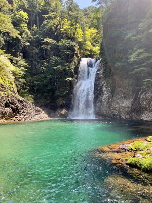 片道約４時間、疲れますがこの滝を見て疲れが吹っ飛びます！