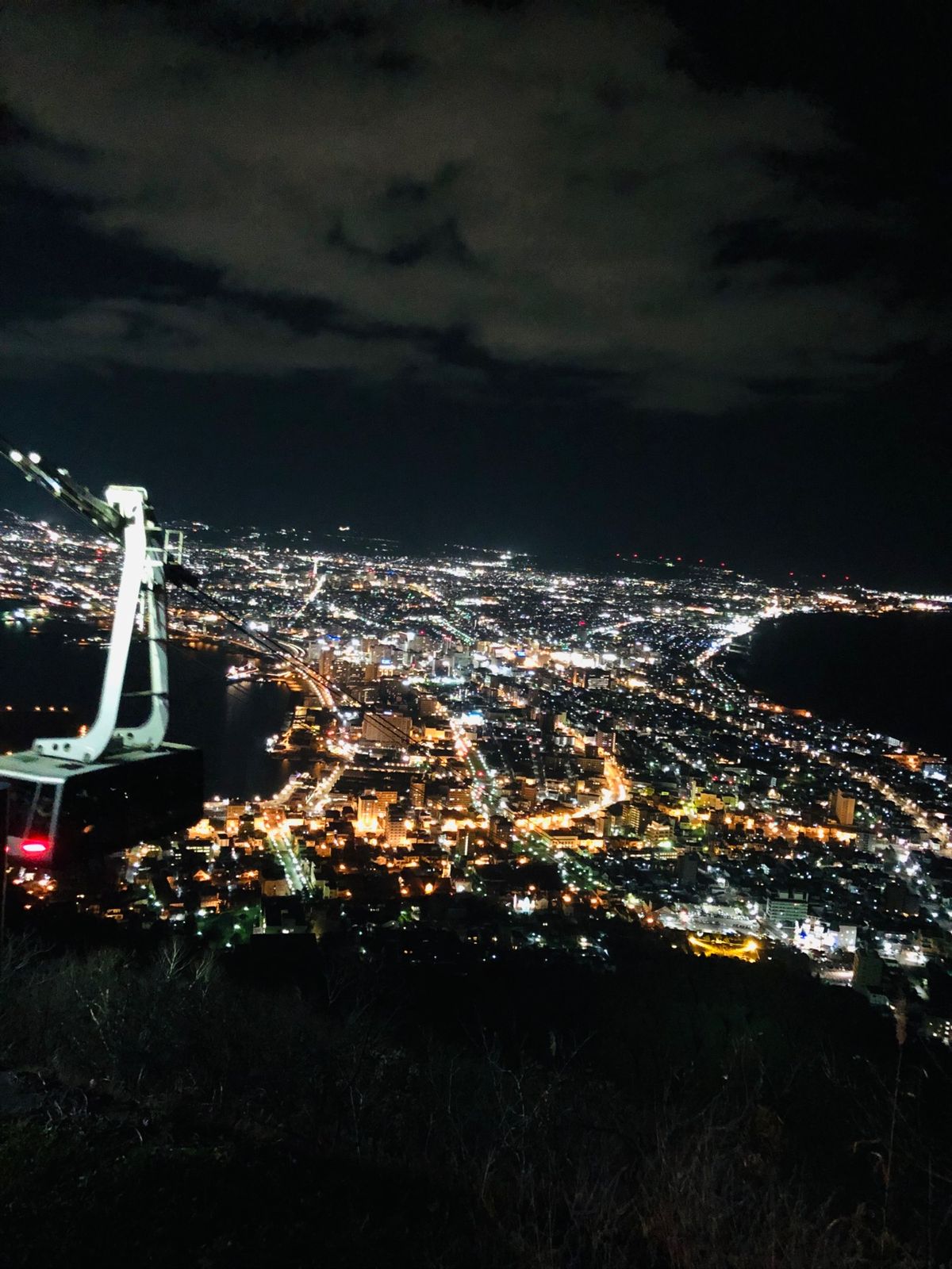 箱根山の夜景観光ツアーに参加しました。
寒かったですが、とても美しかったです。