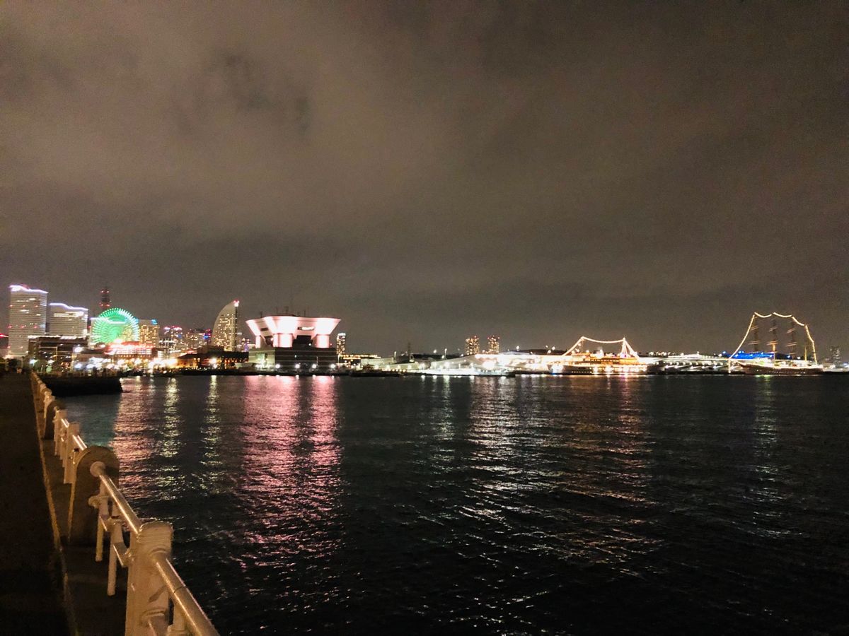 あいにくのどんよりお天気で夜景が残念でした。