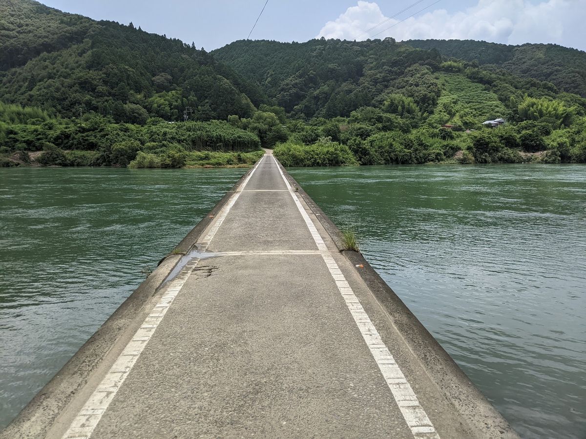 足摺岬😁
四万十川のうなぎと手長エビ、あおさ海苔の唐揚げ
四万十川の沈下橋...