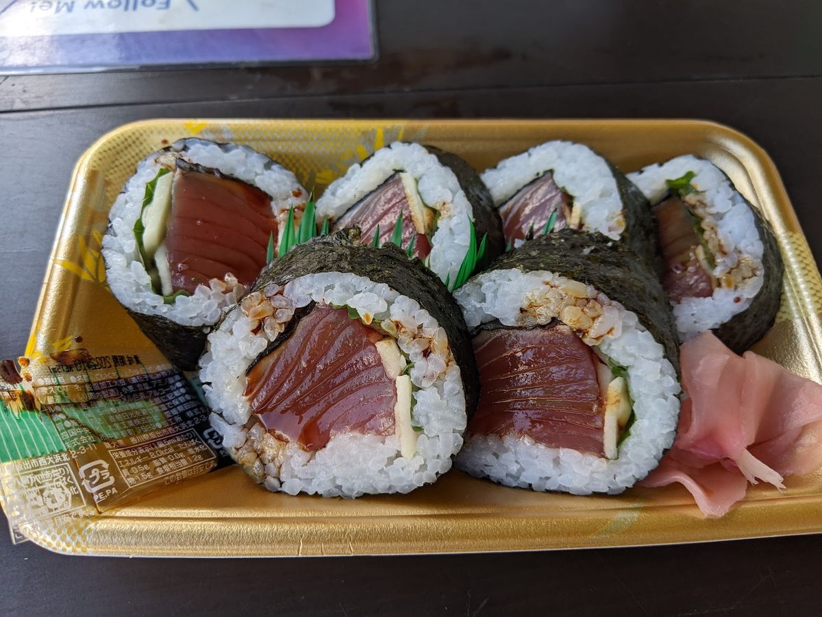 ひろめ市場
土佐巻、ウツボの唐揚げ