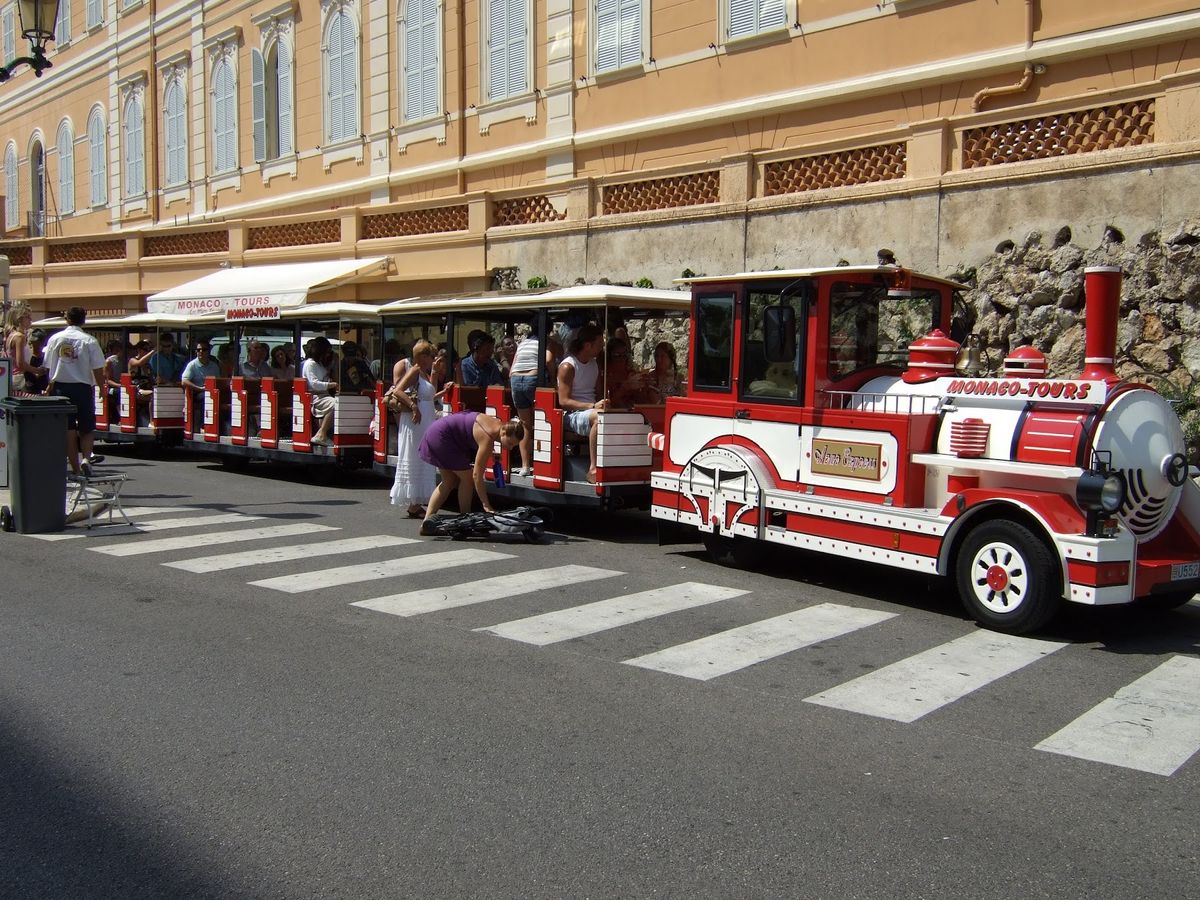 モナコ

カジノの周りにはスーパーカーがたくさん停まってた