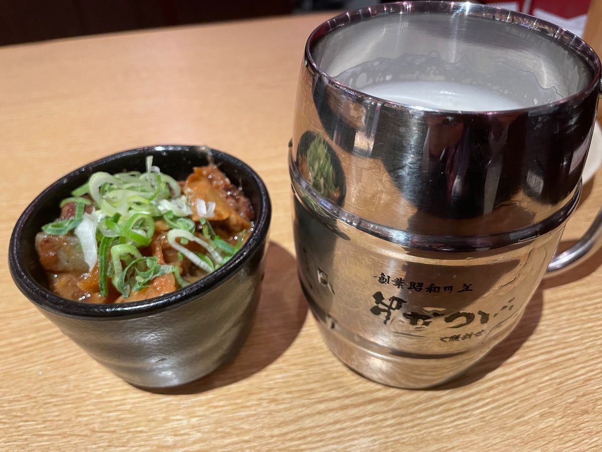 大阪名物の串カツ。昭和四年創業という老舗のだるま。このご時世からか、「二度...