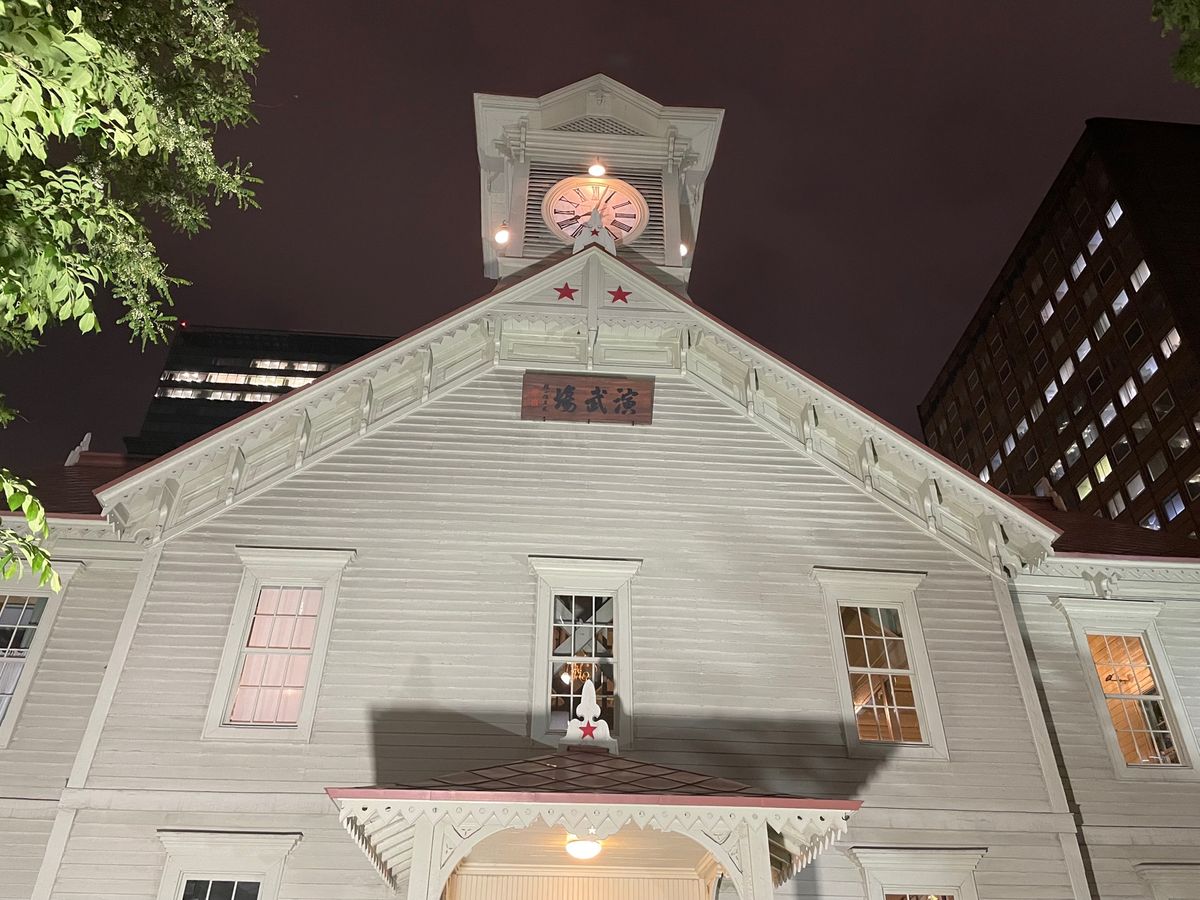 札幌時計台。日本三大がっかり名所に挙げられたりしてますが、三大の中では一番...