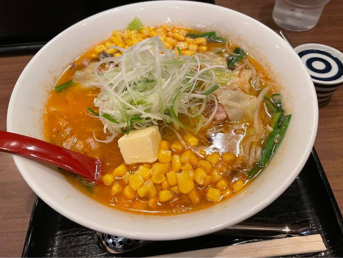 新千歳空港に着いたらまずは空港内にある北海道ラーメン道場へ。味噌ラーメンの...