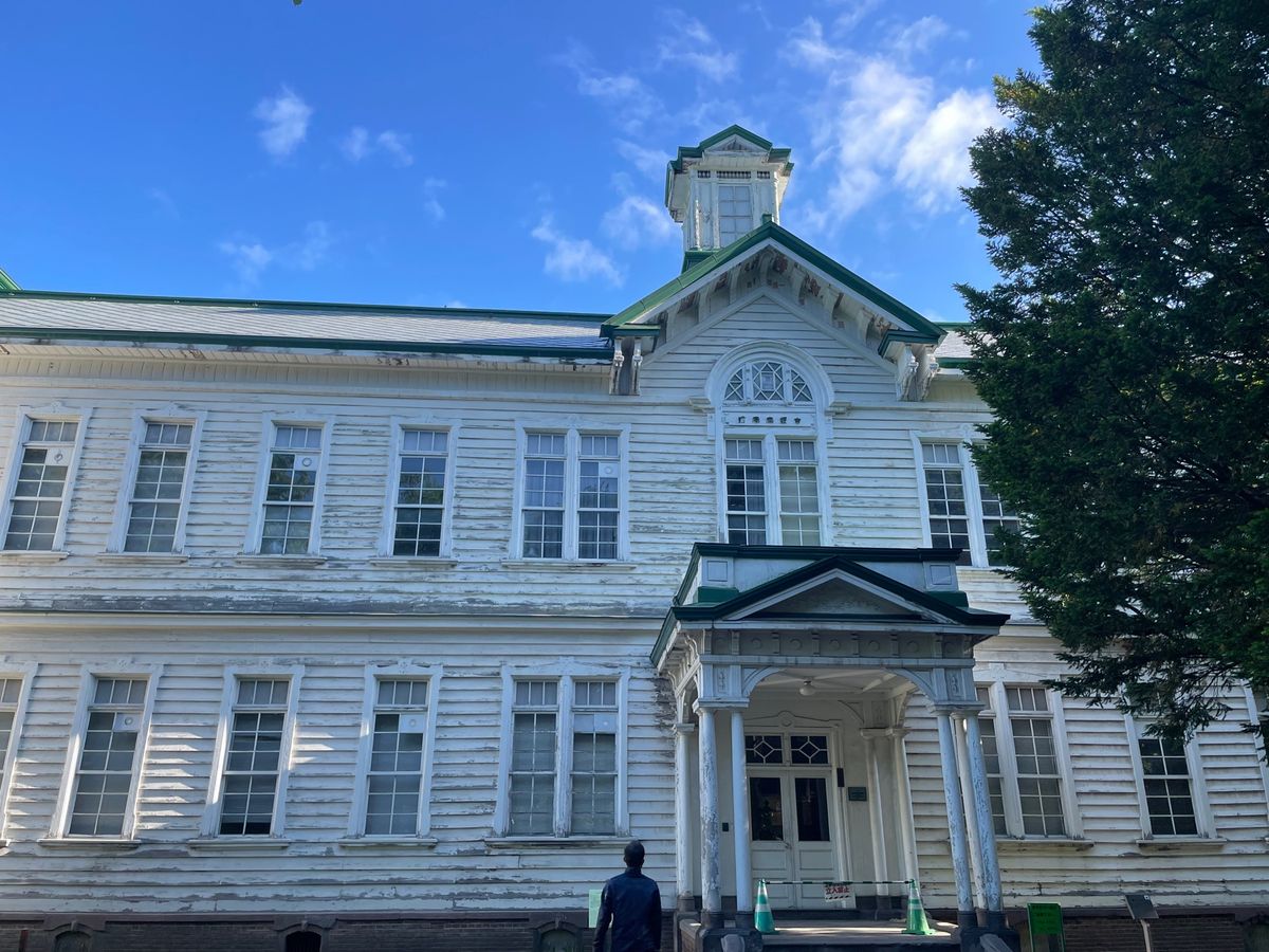 早起きして朝食前に北大キャンパスを散歩。新緑が美しいキャンパスでした。