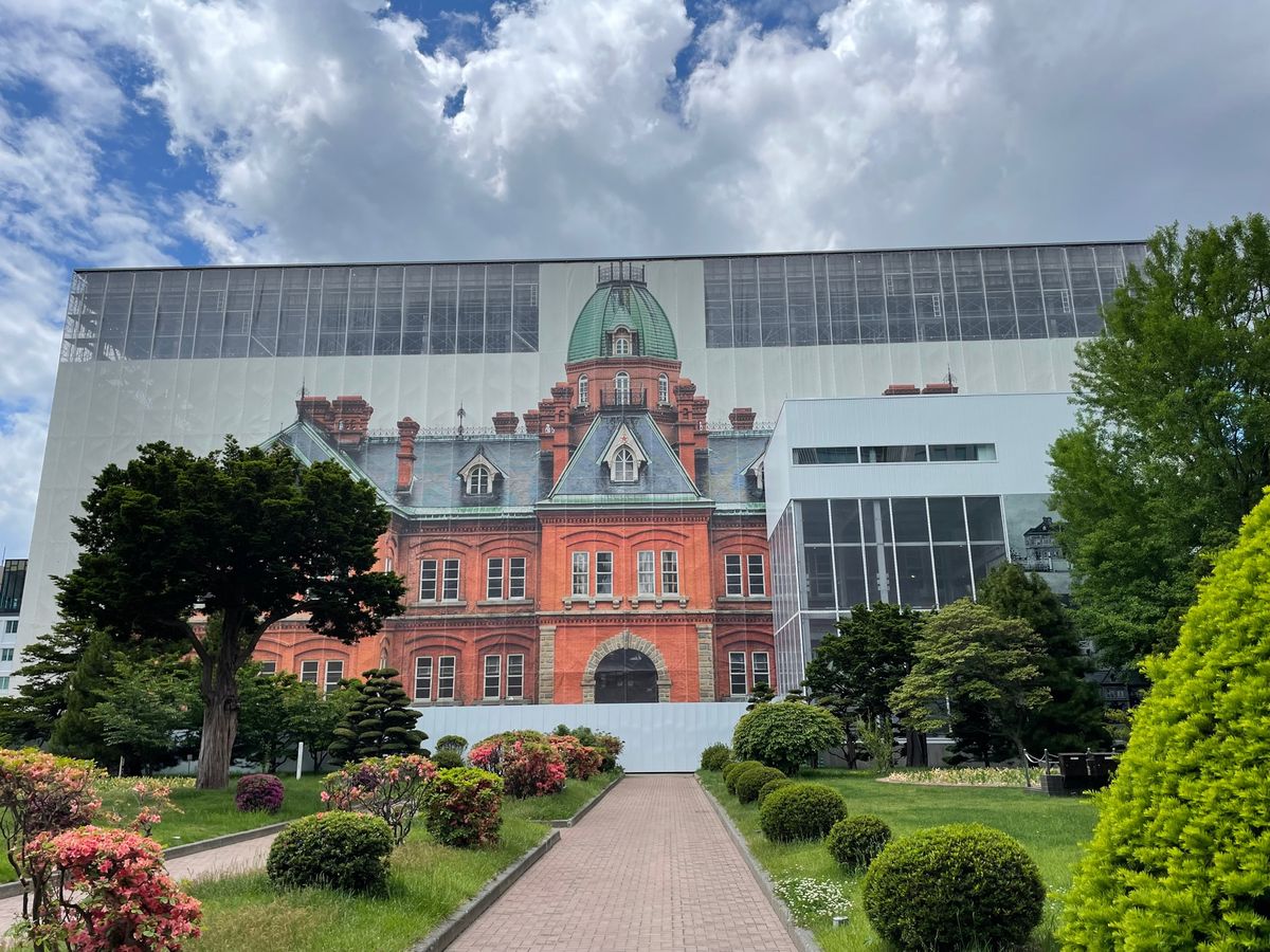 赤煉瓦の旧北海道庁舎は残念ながら改修工事中。まぁこれはこれで貴重なところを...