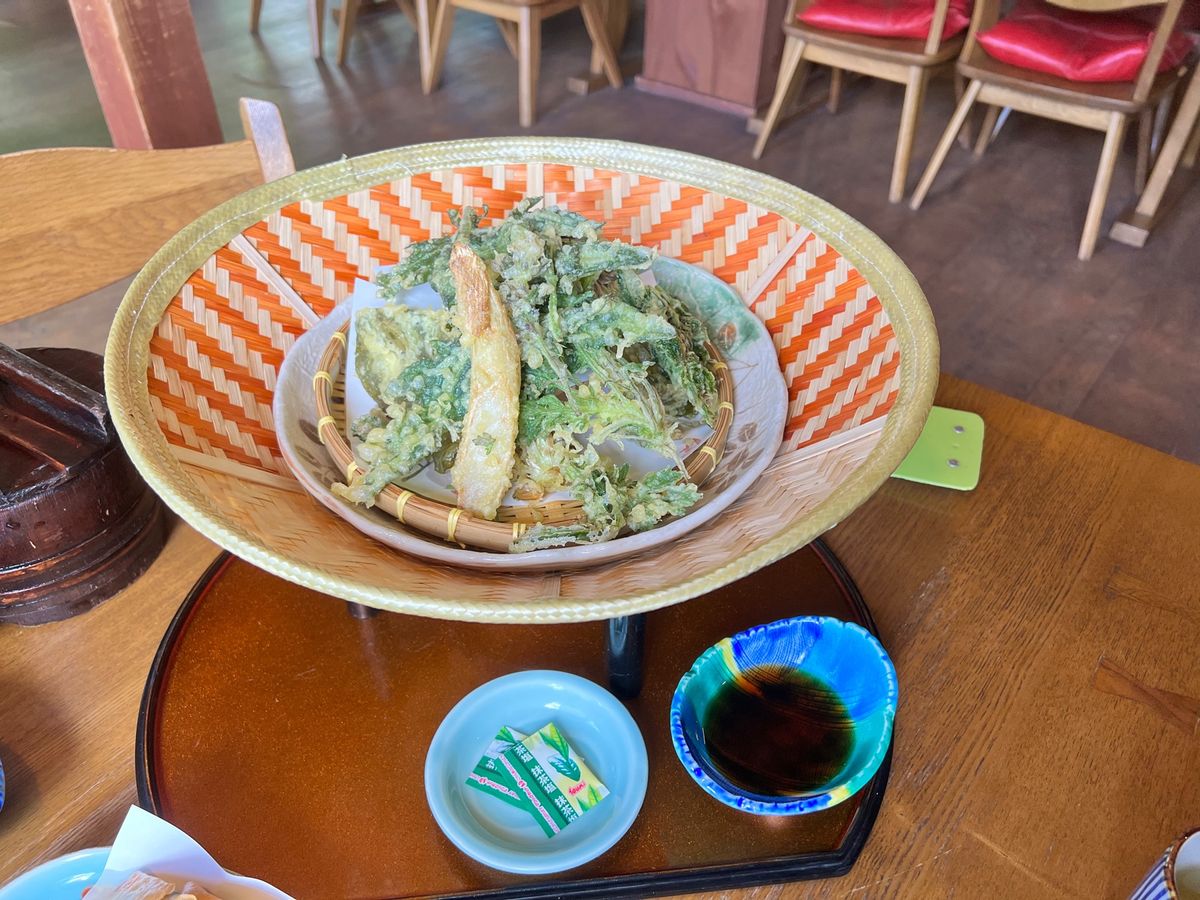帰りに茶茶で自然薯🍚
麦飯と自然薯は最高😋
むかごチーズも美味しかった☺️...