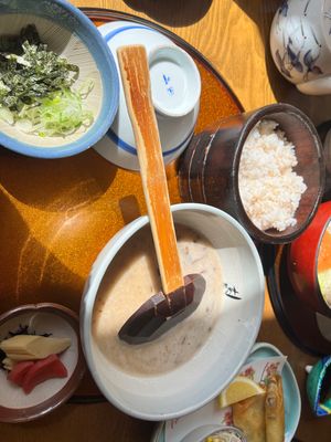 帰りに茶茶で自然薯🍚
麦飯と自然薯は最高😋
むかごチーズも美味しかった☺️...