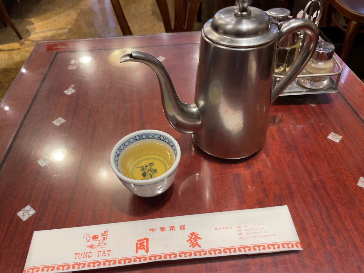 広東料理のお店同發。海老そばと小籠包をいただきました。