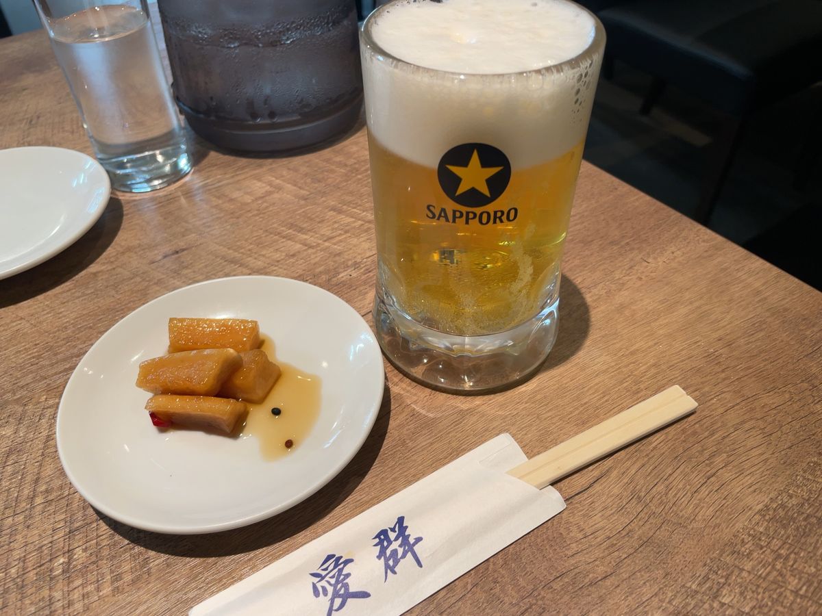 広東家庭料理のお店愛群。この店名物の牛バラの煮込みが美味しかった。