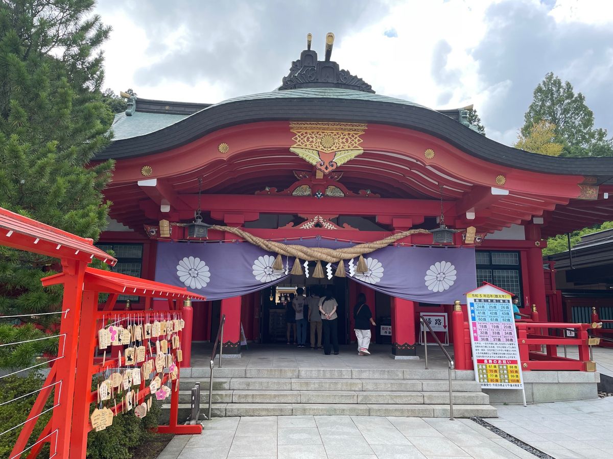 仙台城跡。伊達政宗の騎馬像もありました。ここから見る仙台の街並みはいいですね。