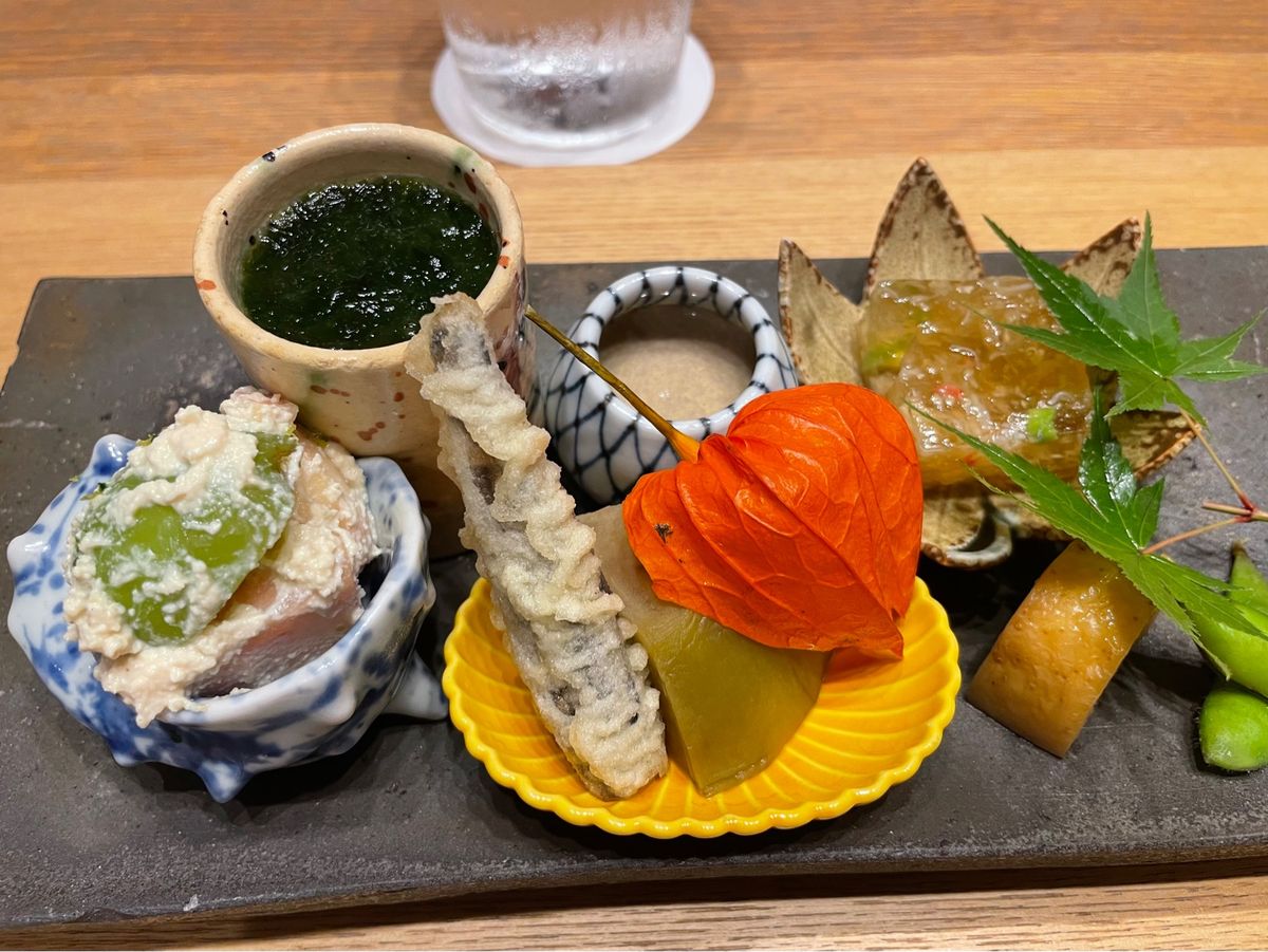 仙台の夜は街中の路地裏にひっそりと佇む隠れ家的なレストラン。雰囲気も良くて...