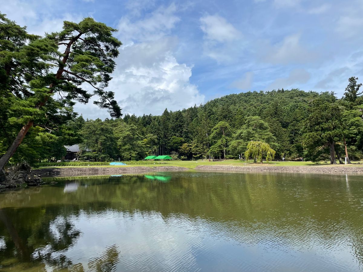 最終日は秋保温泉を出て高速で平泉まで。最初に訪れたのは毛越寺。「もうつうじ...