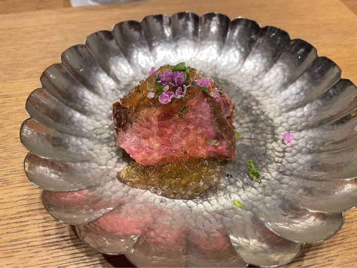 仙台の夜は街中の路地裏にひっそりと佇む隠れ家的なレストラン。雰囲気も良くて...