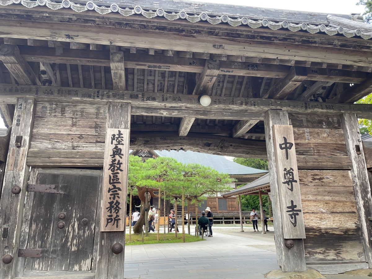 午後は中尊寺へ。駐車場からの登り坂が地味にきつかった。まるで高尾山の一号路...